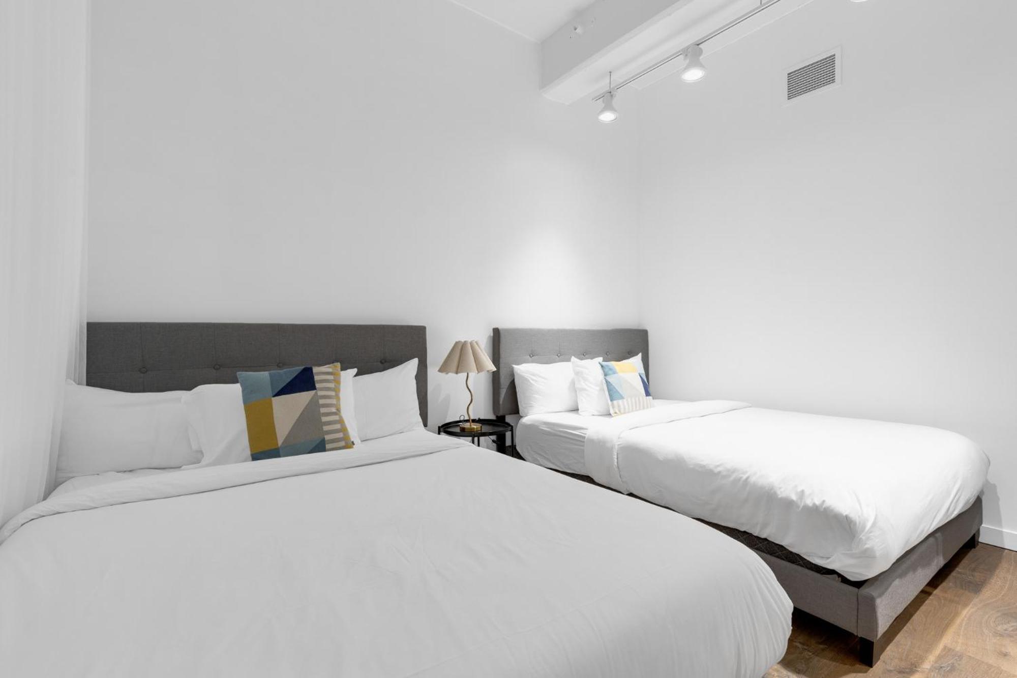 Bakan - Sainte Catherine Montreal Room photo