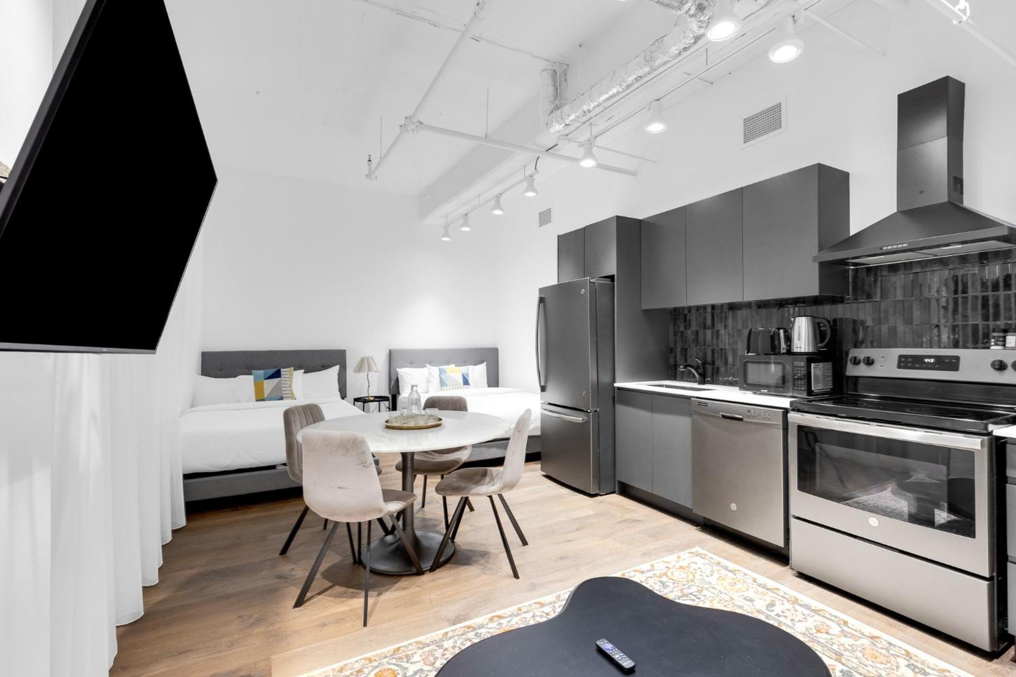 Bakan - Sainte Catherine Montreal Room photo