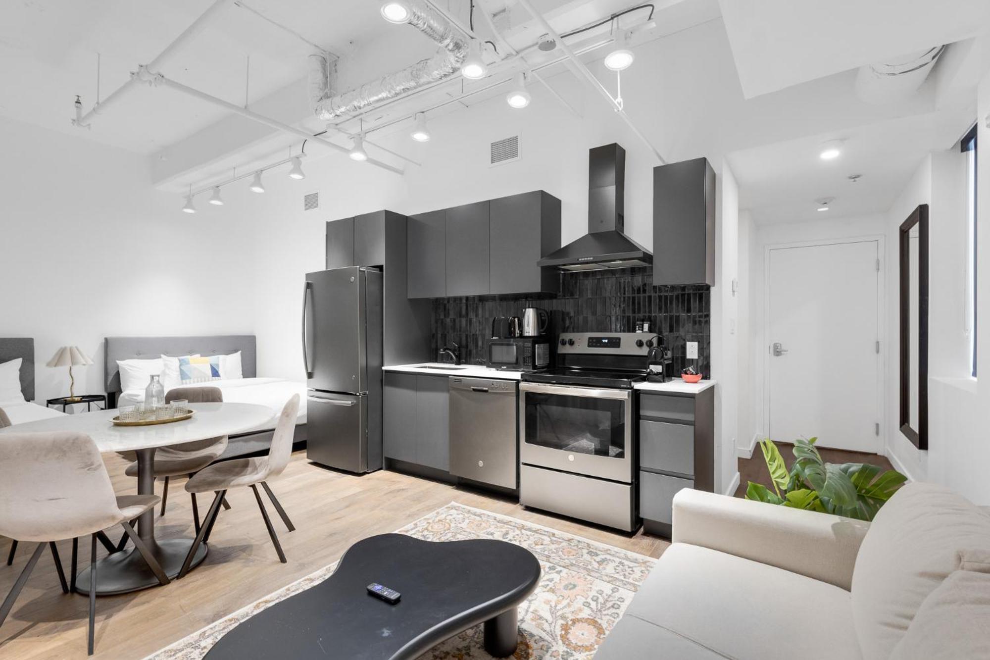 Bakan - Sainte Catherine Montreal Room photo
