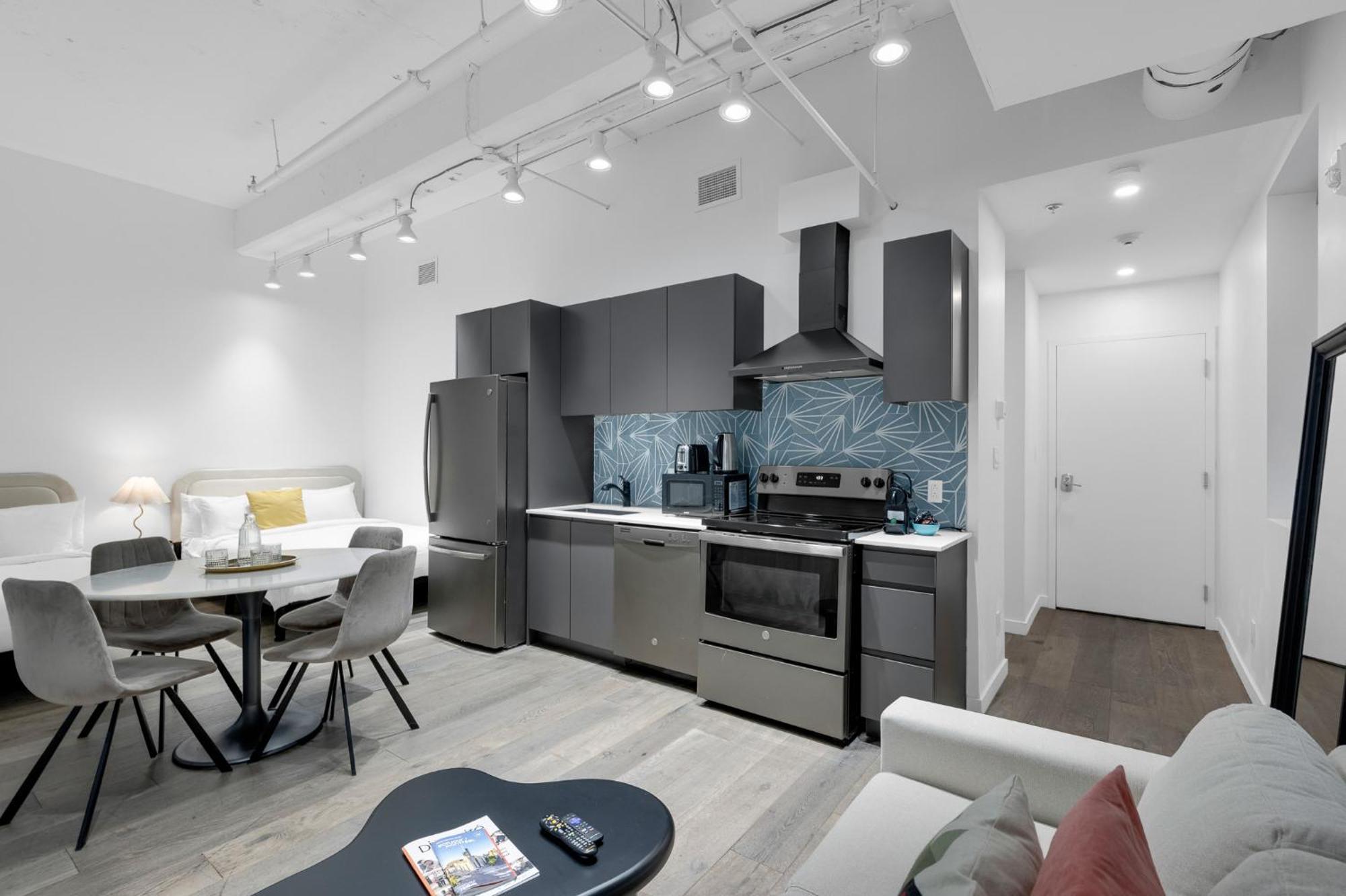 Bakan - Sainte Catherine Montreal Room photo
