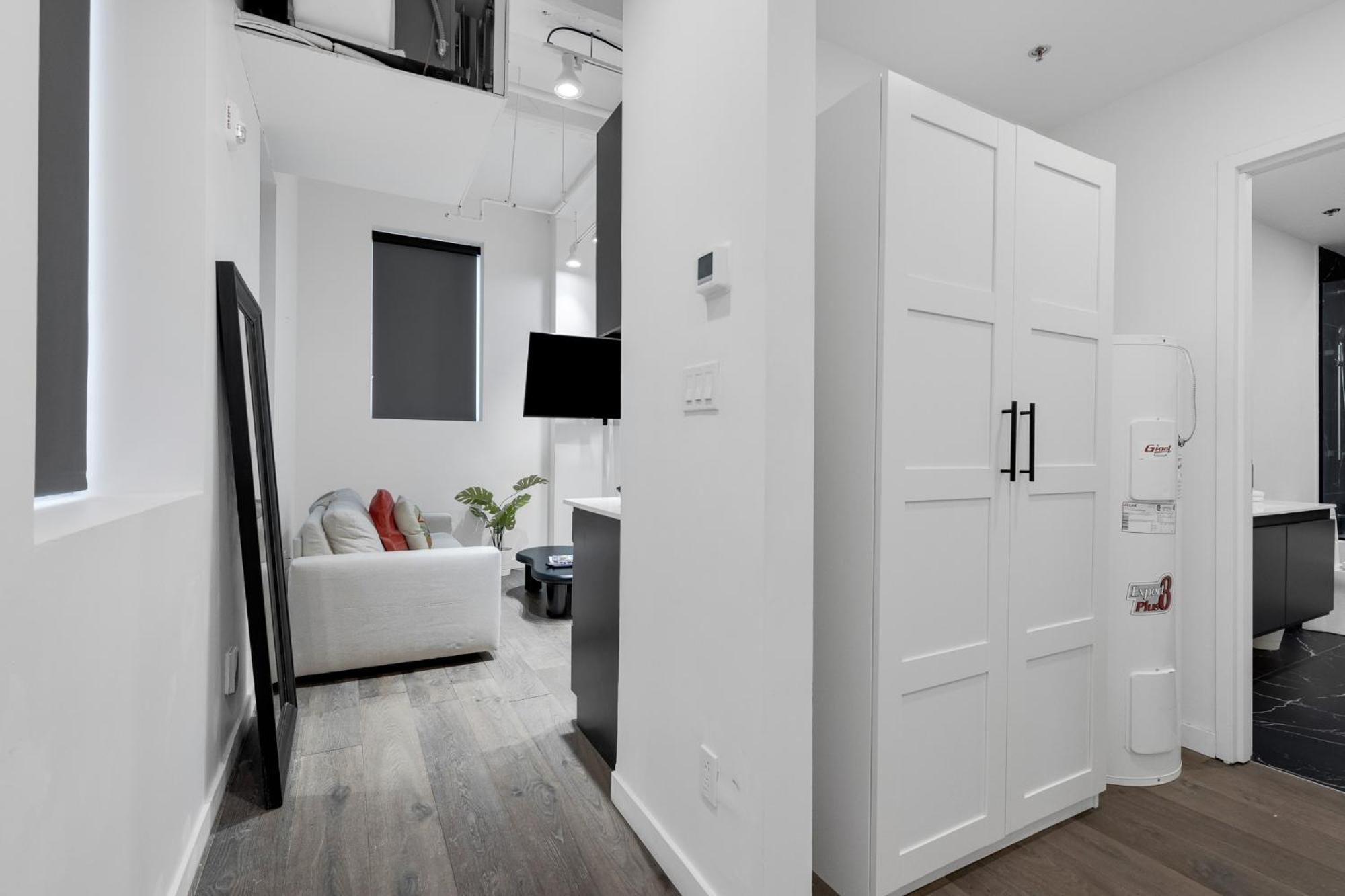 Bakan - Sainte Catherine Montreal Room photo